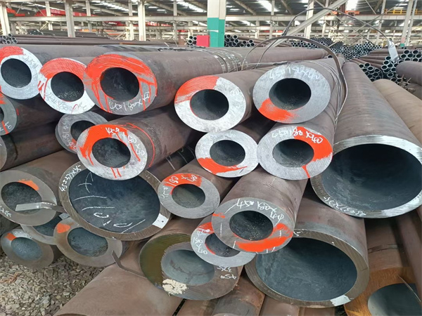 無縫鋼管 15CrMo石油裂化管 13crmo4-5無縫管 化肥設備用 零切割銷售